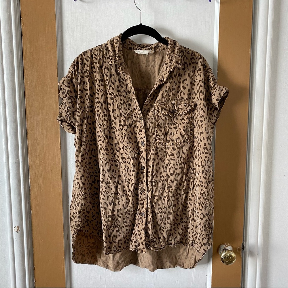 Lightweight Lyocell leopard print blouse